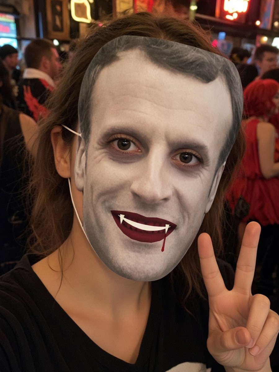 Masque d’Emmanuel Macron vampire